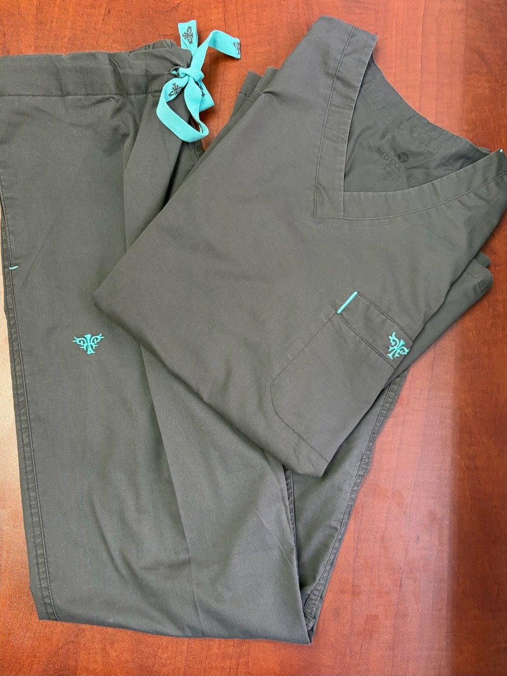 Med Couture scrub set Small top XS Bottom